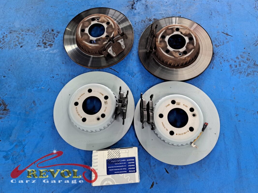 The new Mercedes-spec rotors and pads ready to fit.