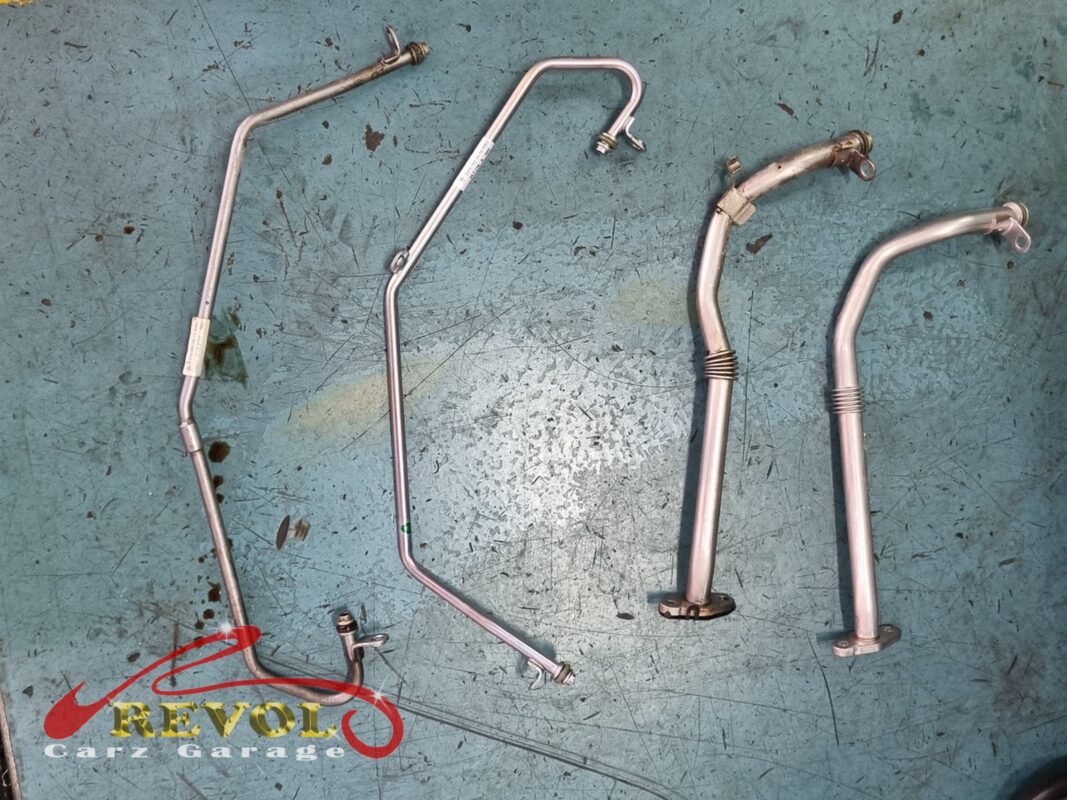 The new Mercedes-spec valve cover gasket ready to fit.