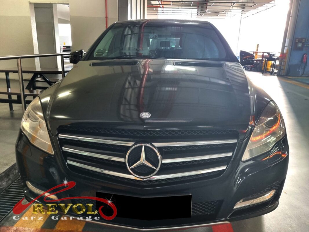 Mercedes-Benz R300L parked at the workshop, in for radiator inspection.