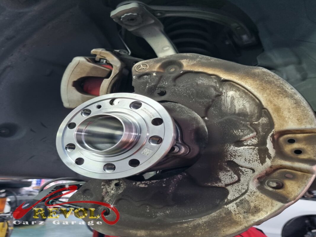 The new Mercedes-spec hub bearing unit ready to fit.