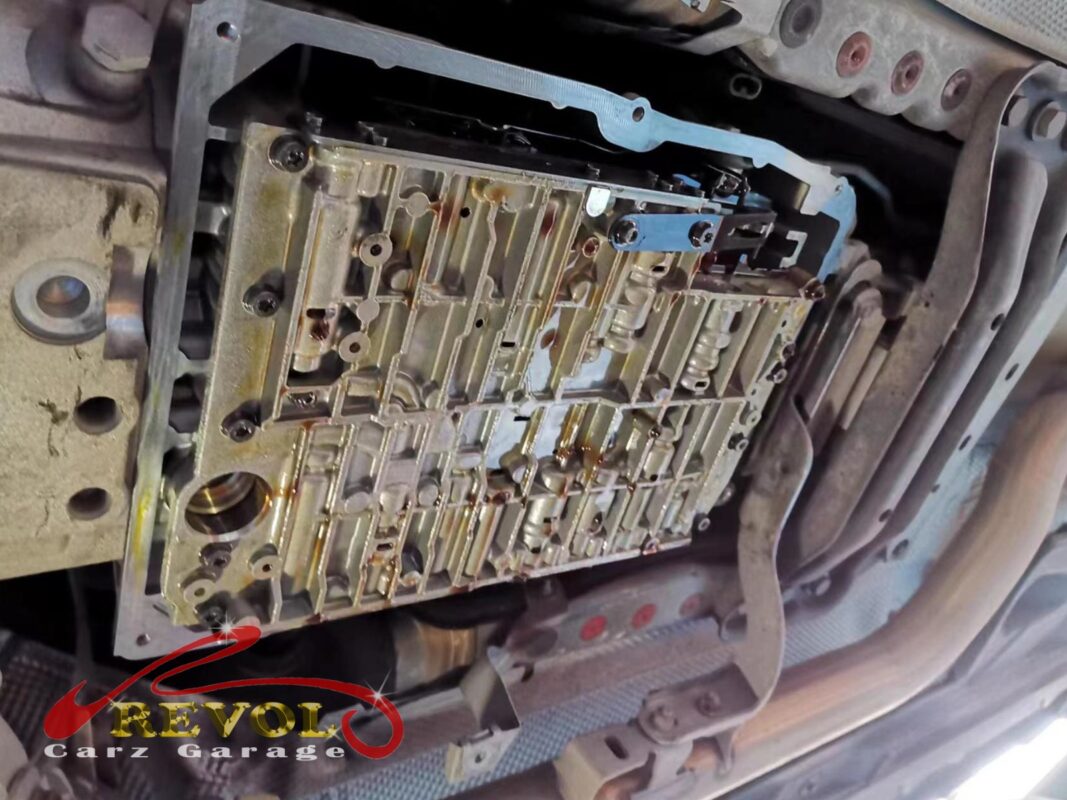 The new Mercedes-spec transmission filter and pan gasket ready to fit.