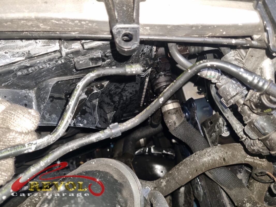 The cooling system pressure-tested on the Mercedes-Benz E200 during the leak hunt.