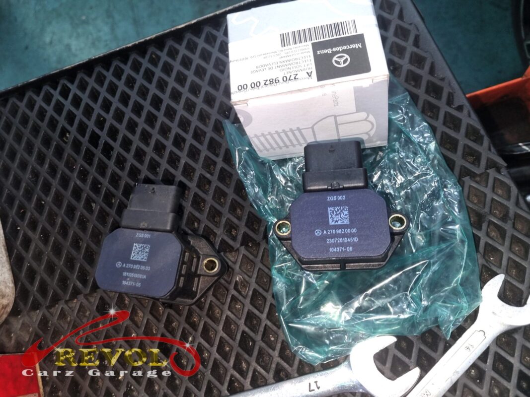 The old CAMTRONIC intake solenoid (left) beside the new Mercedes-spec replacement (right).