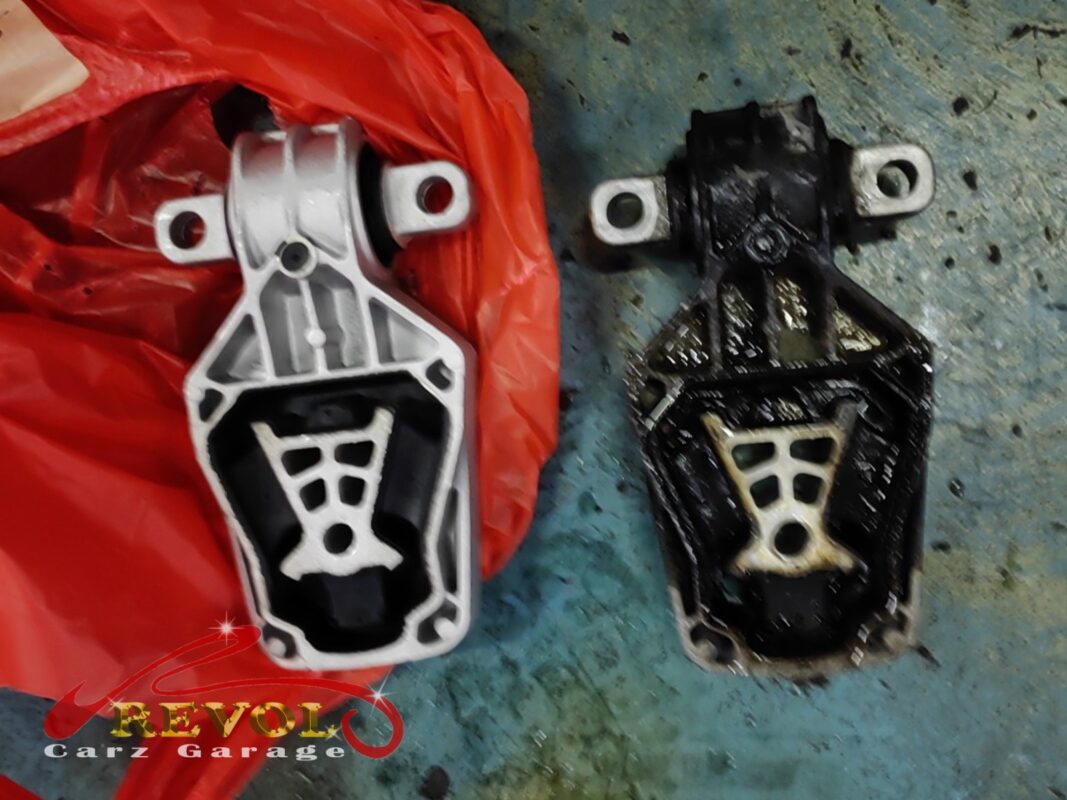 The lower torque support, the new Mercedes-spec part (left) beside the worn old one (right).