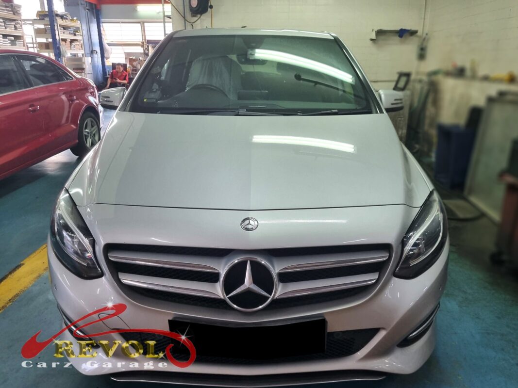 Mercedes-Benz B180 with the engine bay open for mount replacement.