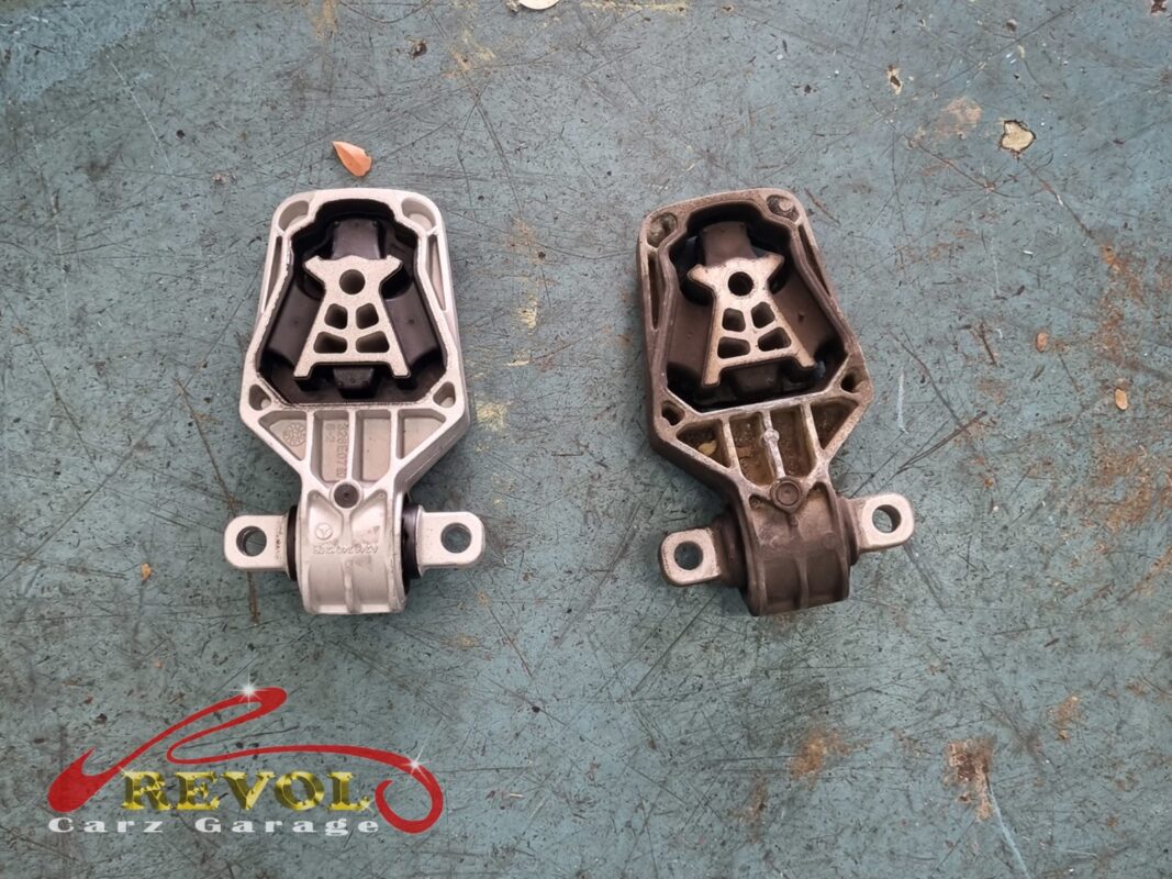 The lower torque support, the new Mercedes-spec part (left) beside the worn old one (right).