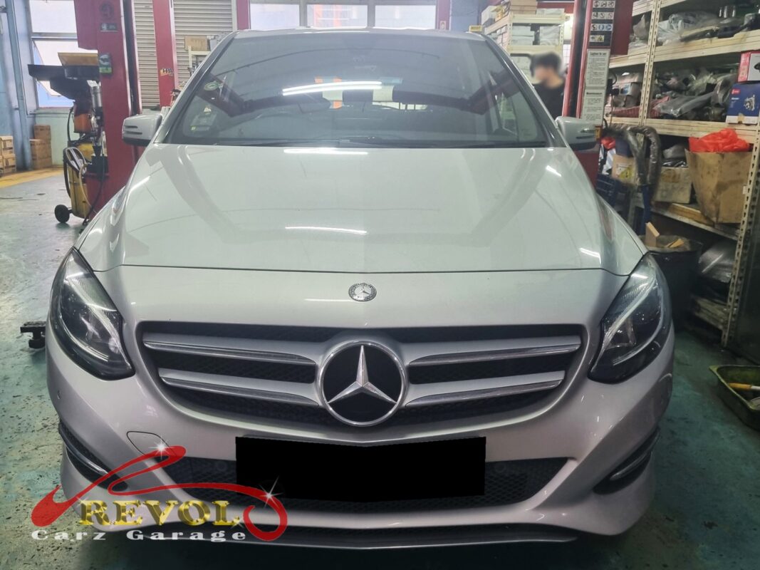 Mercedes-Benz B180 with the dashboard partially dropped for evaporator core access.