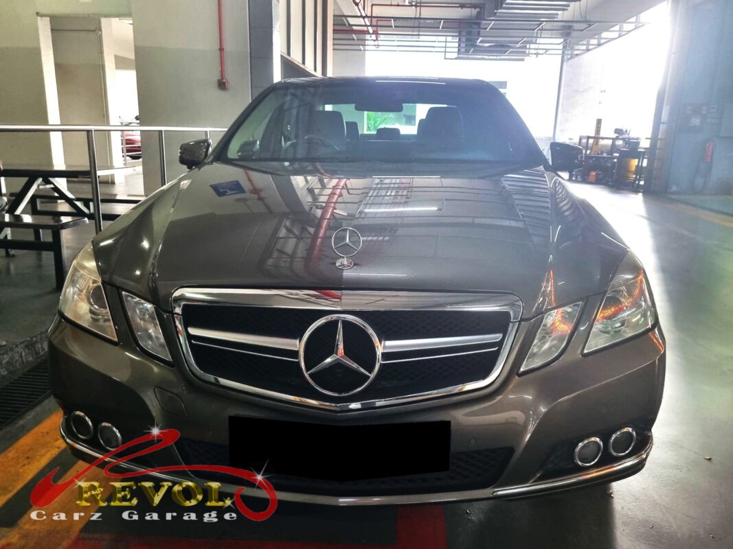Mercedes-Benz E200 with the bonnet open for washer motor replacement.