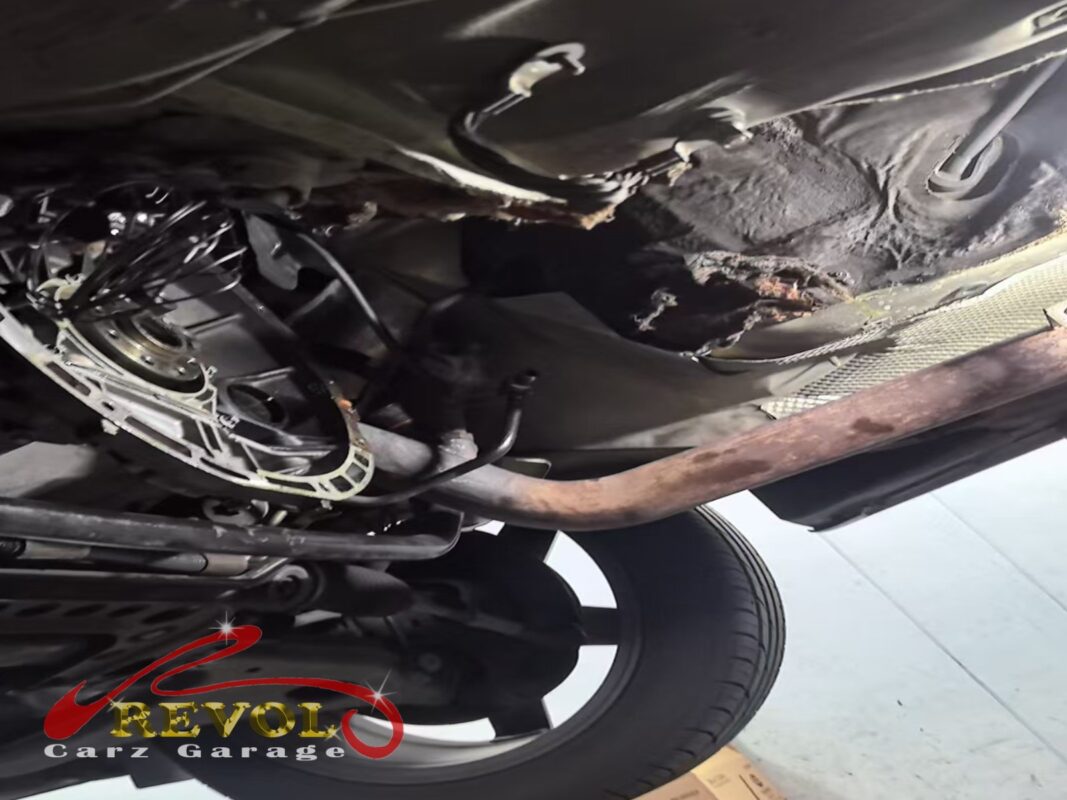 The gearbox separated from the engine and lowered on the jack, the bellhousing opened up.