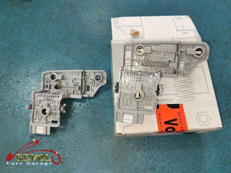 The new genuine Mercedes-spec rear lamp assembly ready to fit.