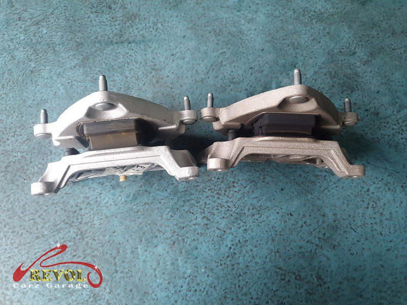 The new genuine Mercedes-spec engine and gearbox mounts ready to fit.