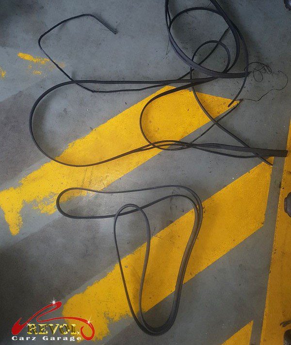 The no-start traced to the drive belt on the Mercedes-Benz C180, the alternator not charging.
