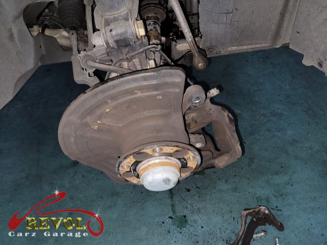 The new Mercedes-spec front discs and pads ready to fit.