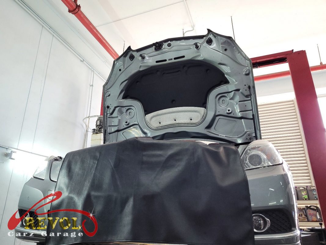 The worn shock absorbers and perished top mounts on the Mercedes-Benz E200.