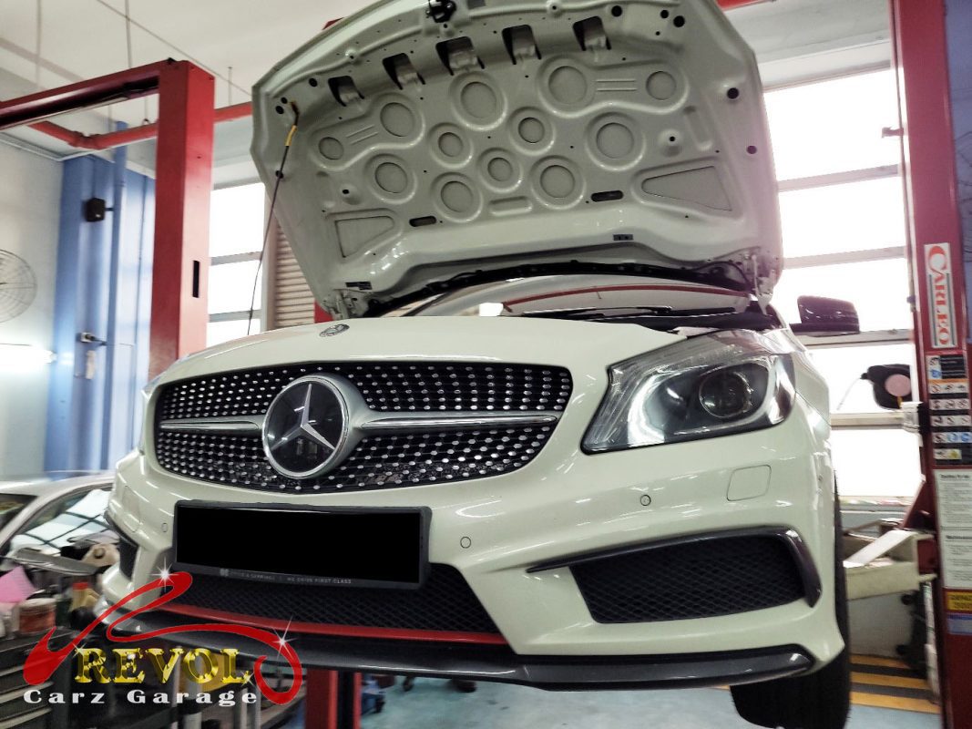 The worn shock absorbers and perished top mounts on the Mercedes-Benz A180.