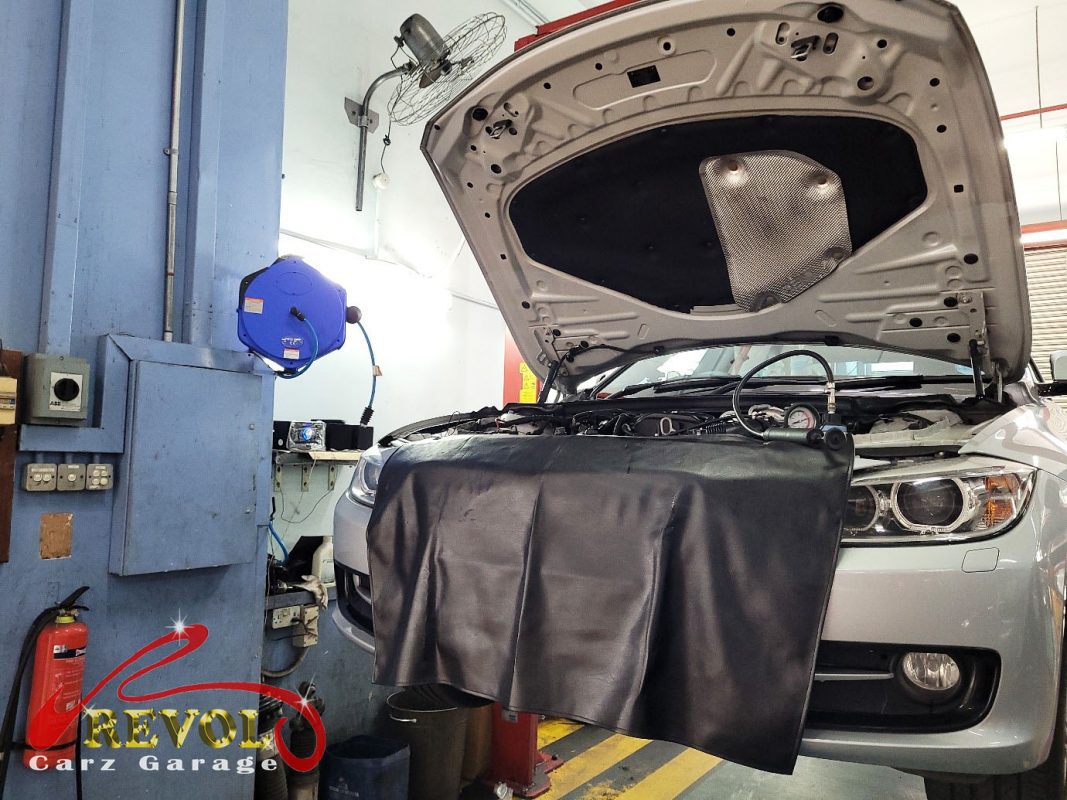 The worn front lower control arm bushings on the Mercedes-Benz E200.