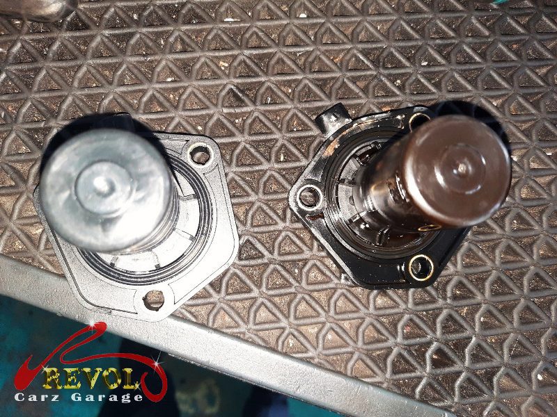 The new genuine Mercedes-spec oil level sensor and fresh seal ready to fit.