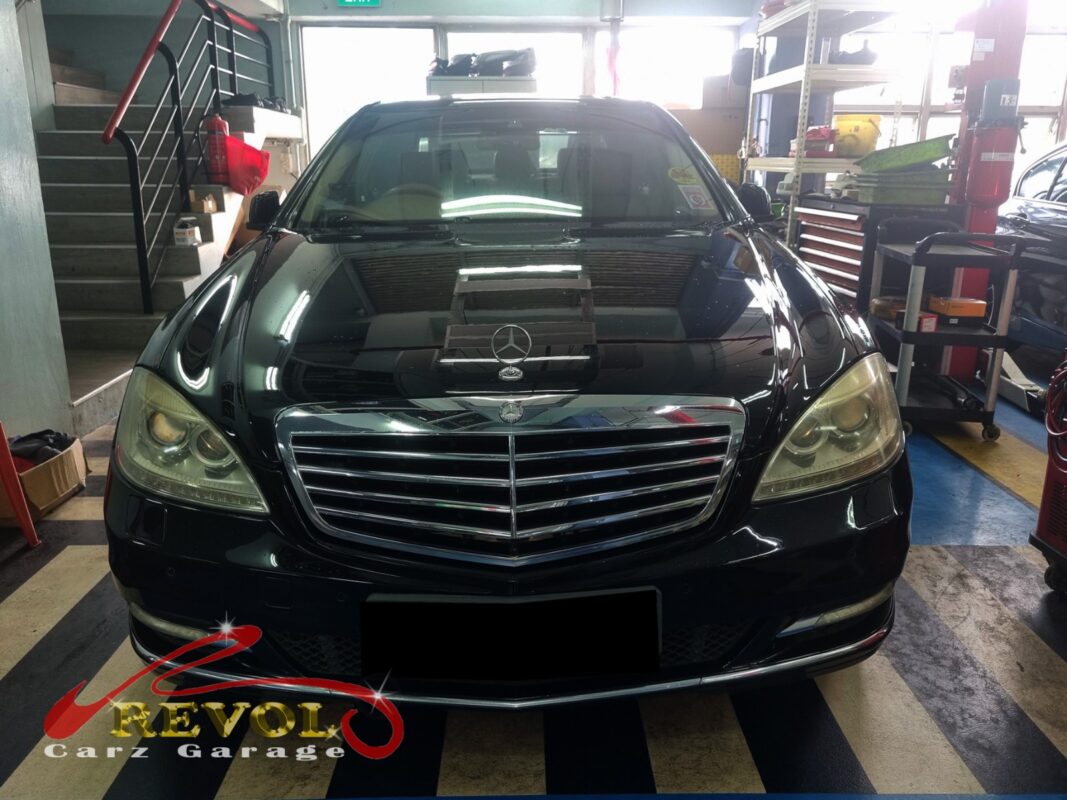 Mercedes-Benz S300L on the workshop lift for AIRMATIC strut replacement.