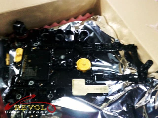 The faulty electronic transmission control removed from the gearbox.
