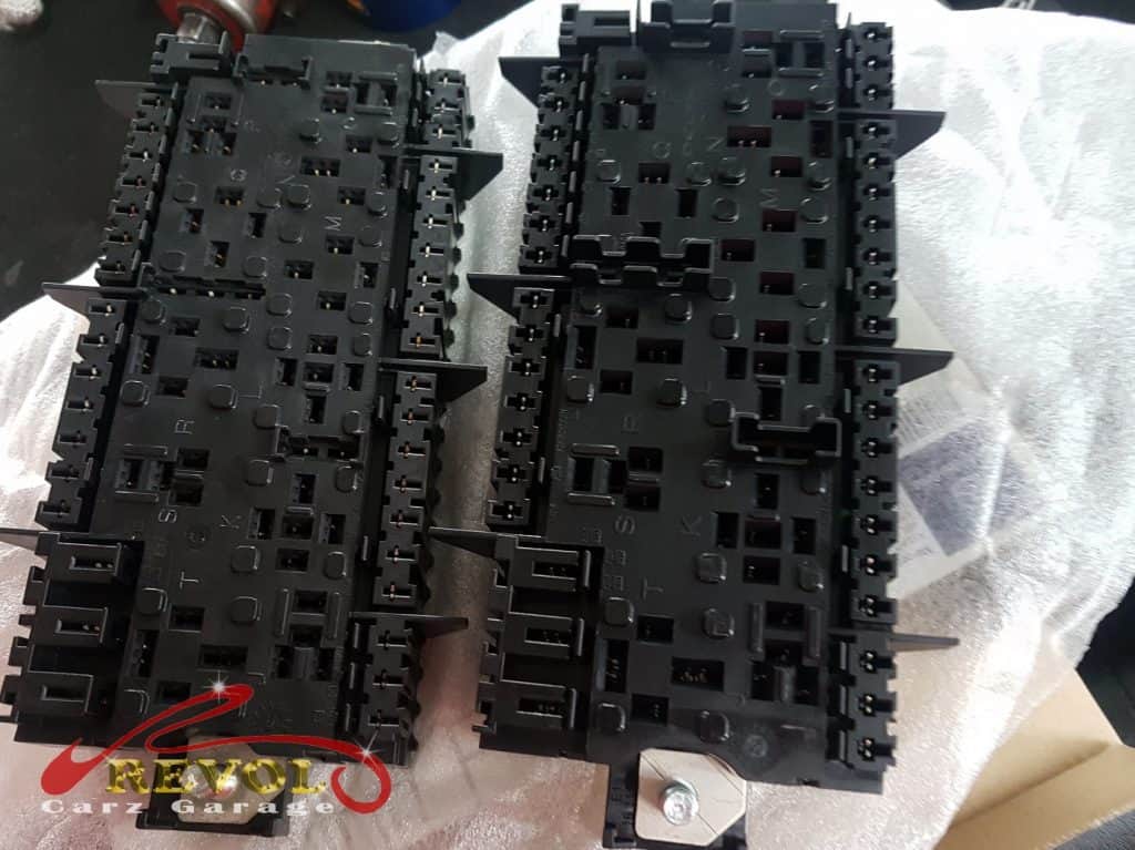 The new genuine Mercedes-spec fuse box ready to fit.