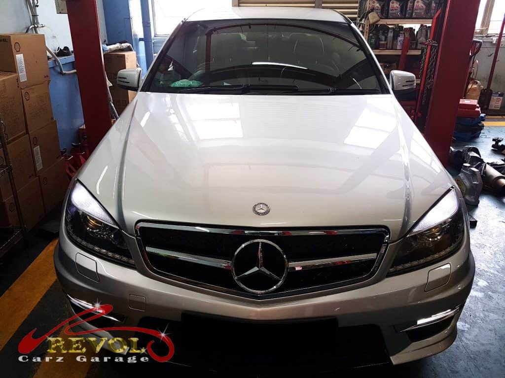 The worn front cross shaft removed and the new genuine Mercedes-spec cross shaft ready to fit.