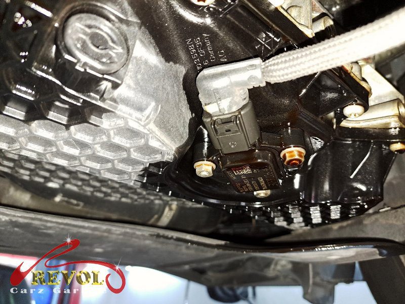 The oil leak traced to the sump gasket on the Volkswagen Passat.
