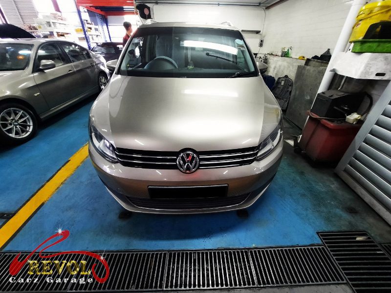 Volkswagen Touran parked at the workshop, in for an overheating diagnosis.