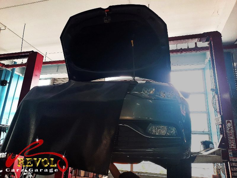The engine oil and filter changed on the Volkswagen Polo.