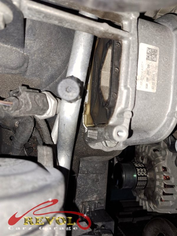 The gearbox mount removed showing the play under load.