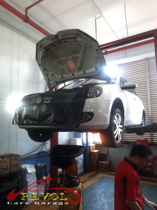 The front suspension checked on the Volkswagen Golf, the clunk traced to the drop links.