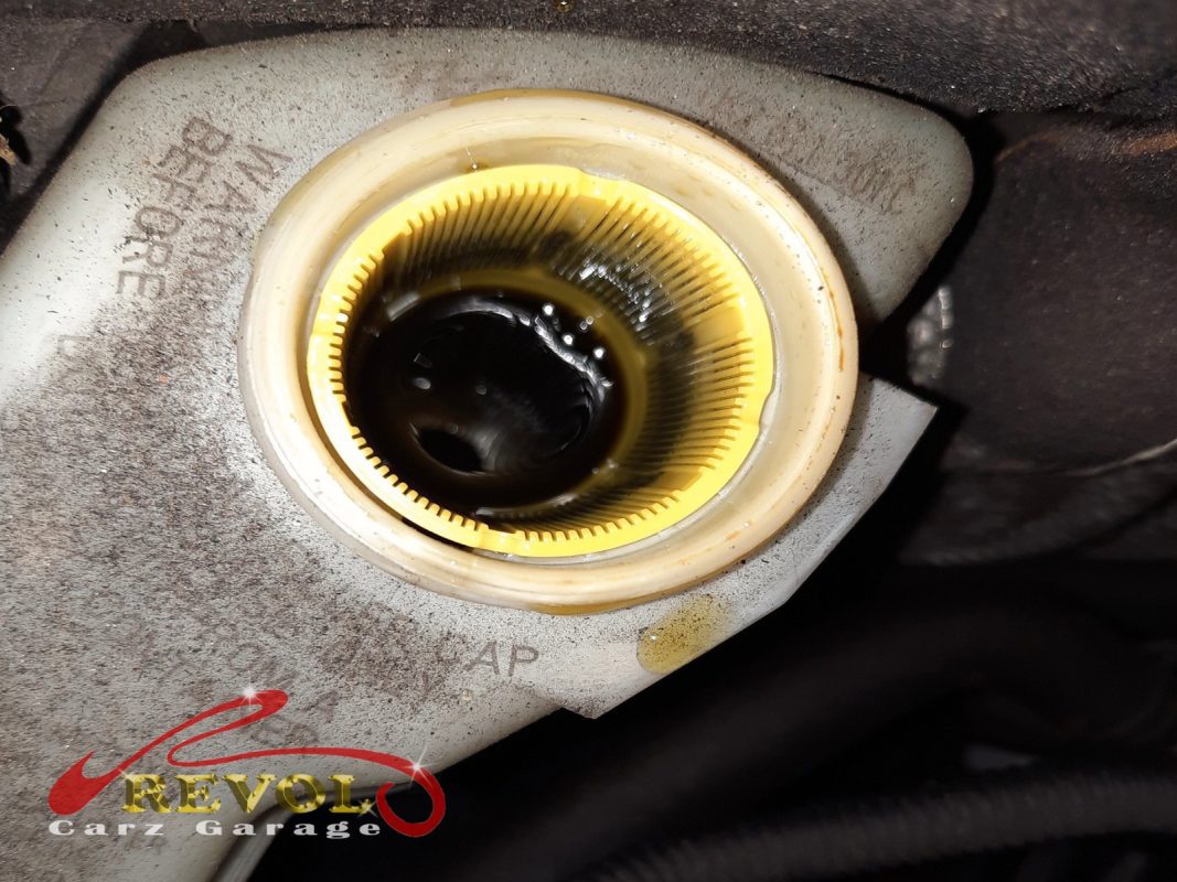 The new filter installed and the fuel system primed.