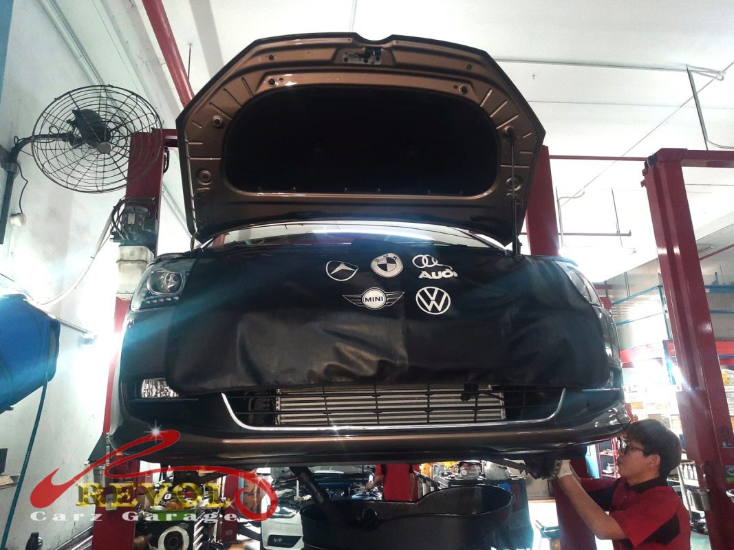 The cooling system pressure-tested on the Volkswagen Touran during the leak hunt.