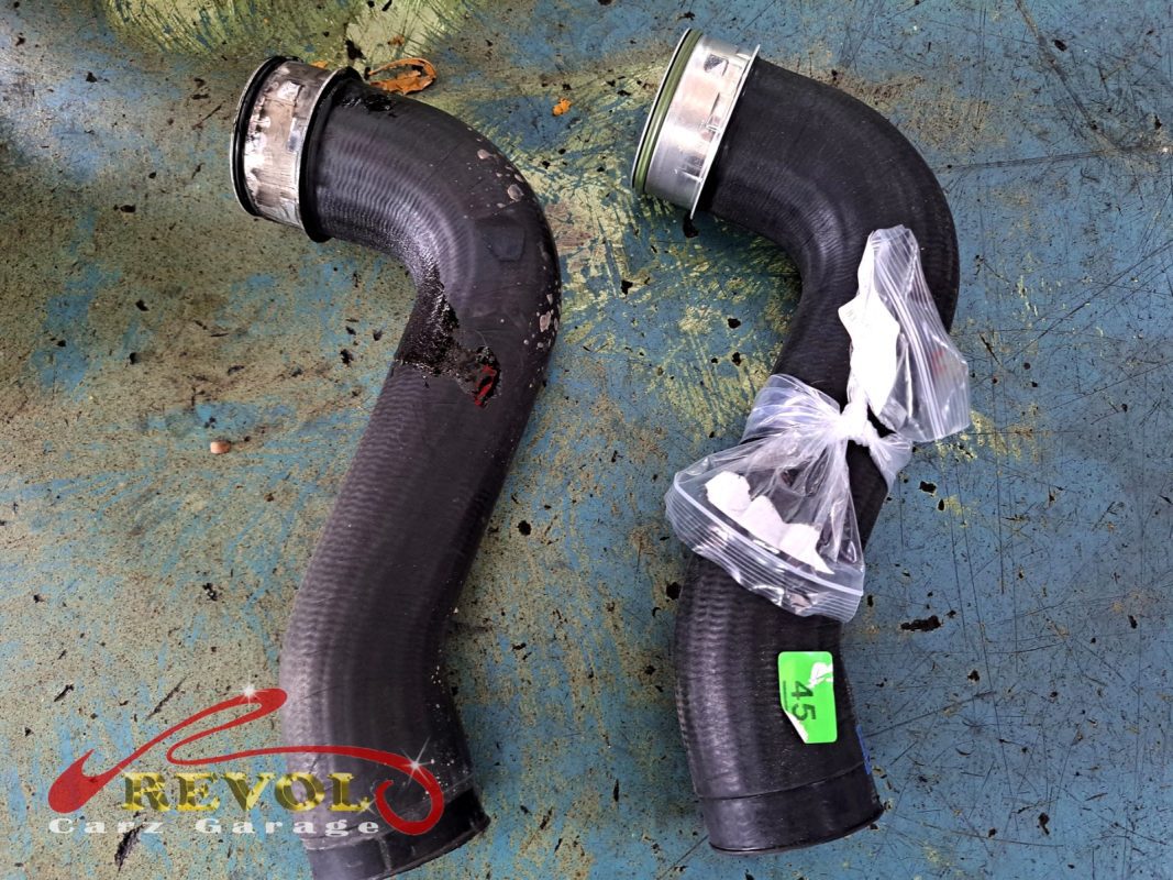 The old perished turbo oil hoses removed beside the new VW-spec replacements.