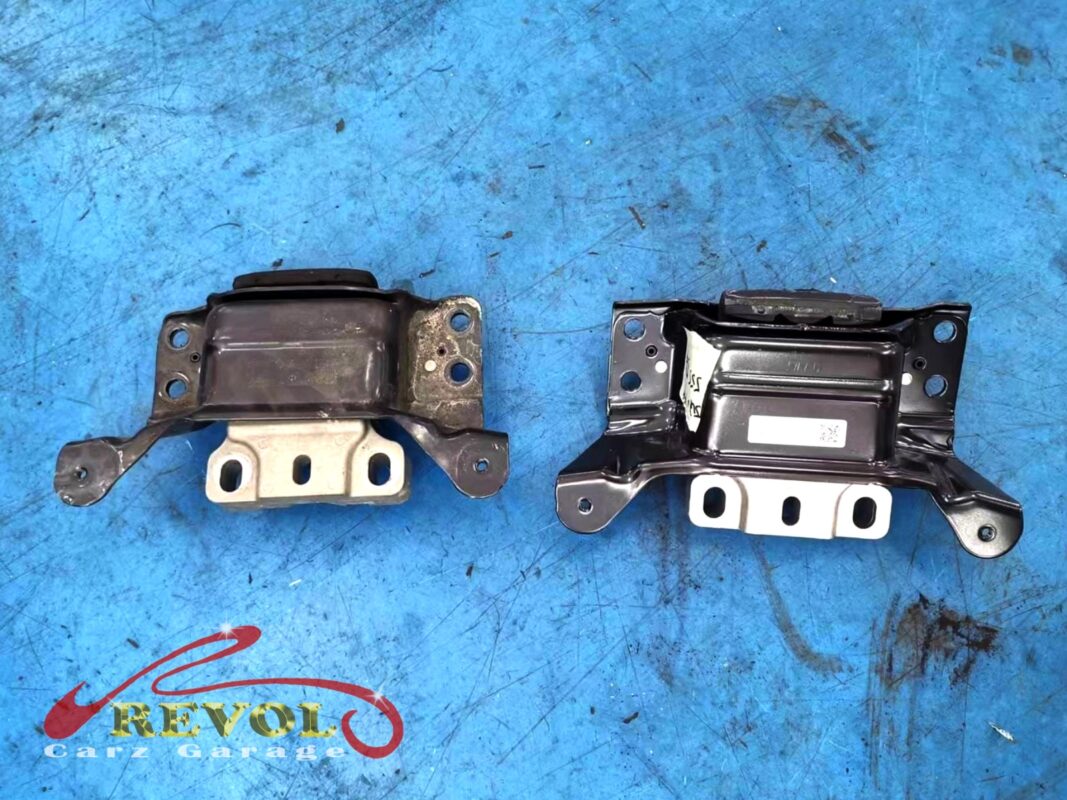 The new VW-spec engine and gearbox mounts and torque link ready to fit.