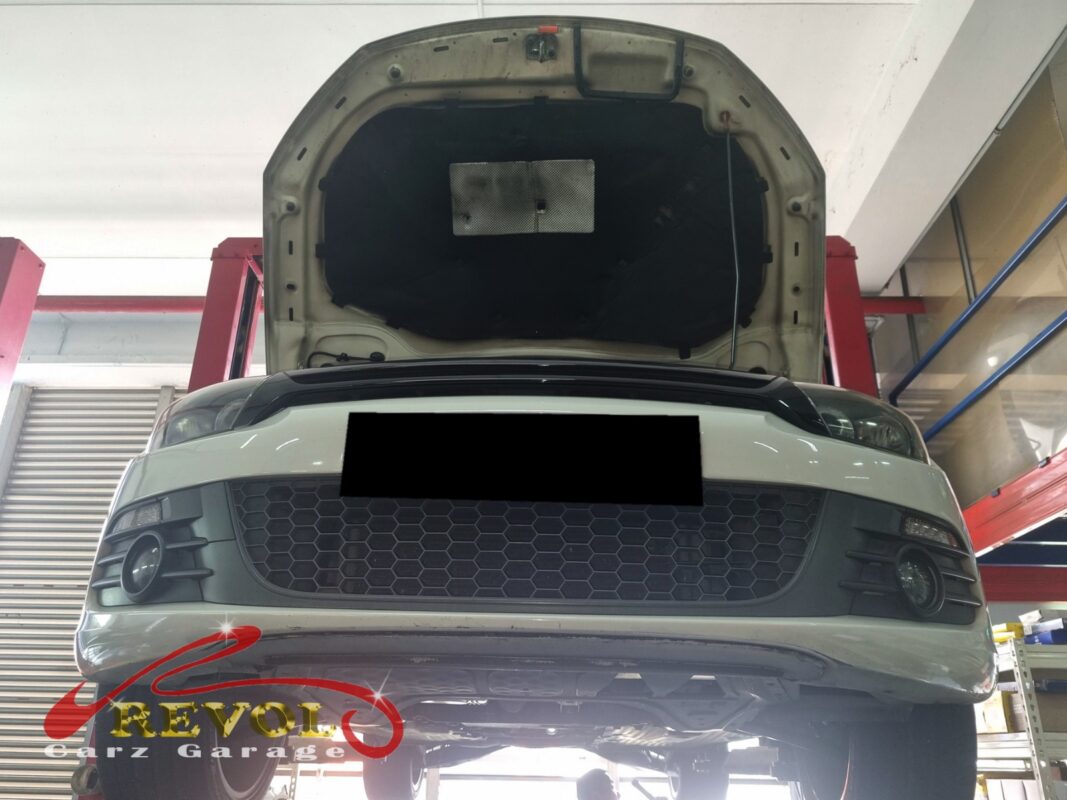 The washer reservoir checked for cracks on the Volkswagen Scirocco.