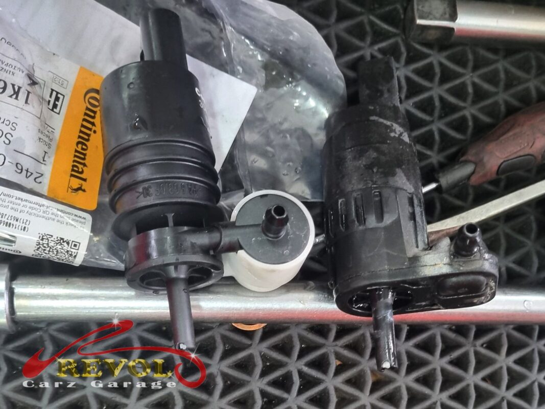 The new VW-spec washer pump ready to fit.