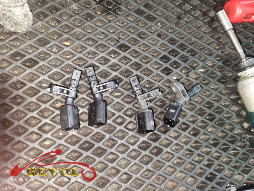 The wheel speed sensors out and compared, the failed right front swapped for a new VAG-spec unit.
