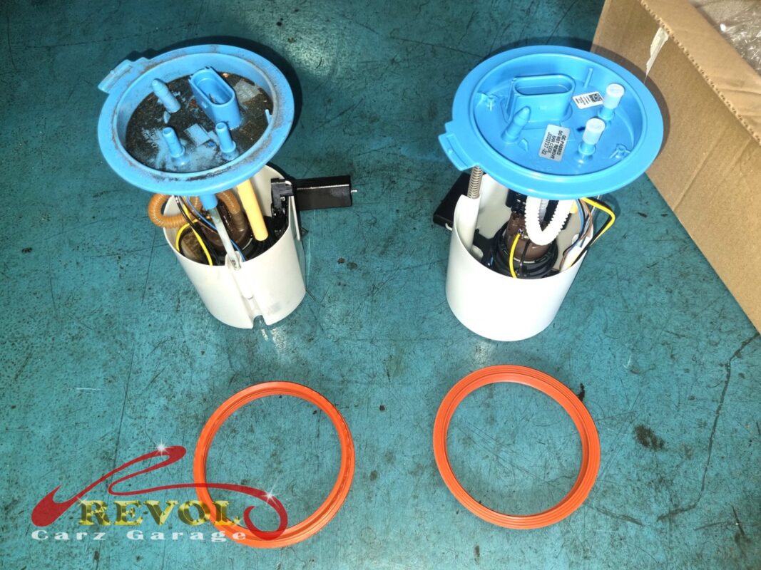 The old in-tank fuel pump module (left, fuel-stained) beside the new VAG-spec replacement (right), with fresh sealing rings.