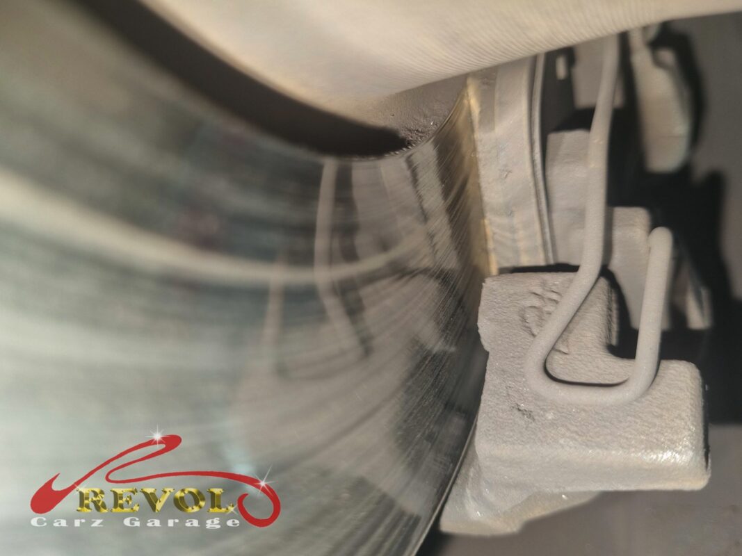 The front disc on the lift, the worn surface and the lip around the edge showing up.