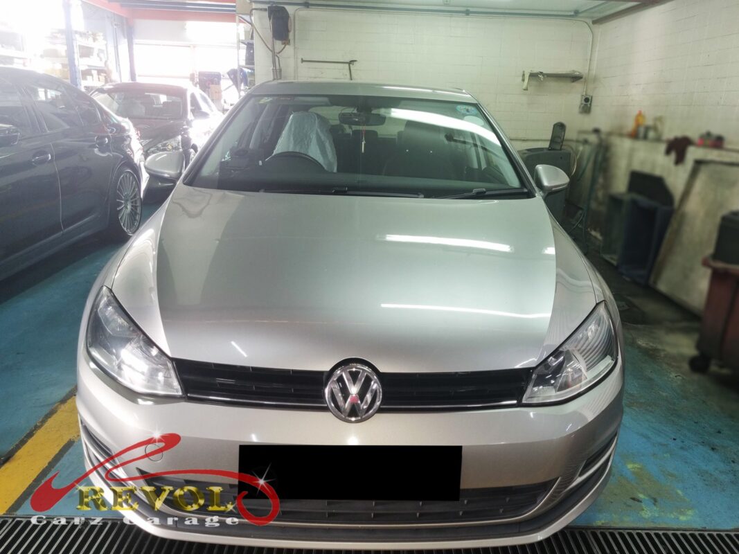 Volkswagen Golf with the dashboard partially dropped for evaporator core access.