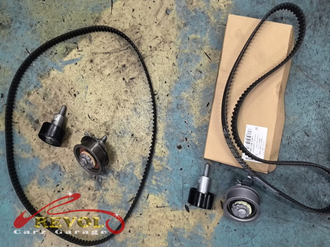 The new VAG-spec timing kit laid out: belt, tensioner and idler pulleys.