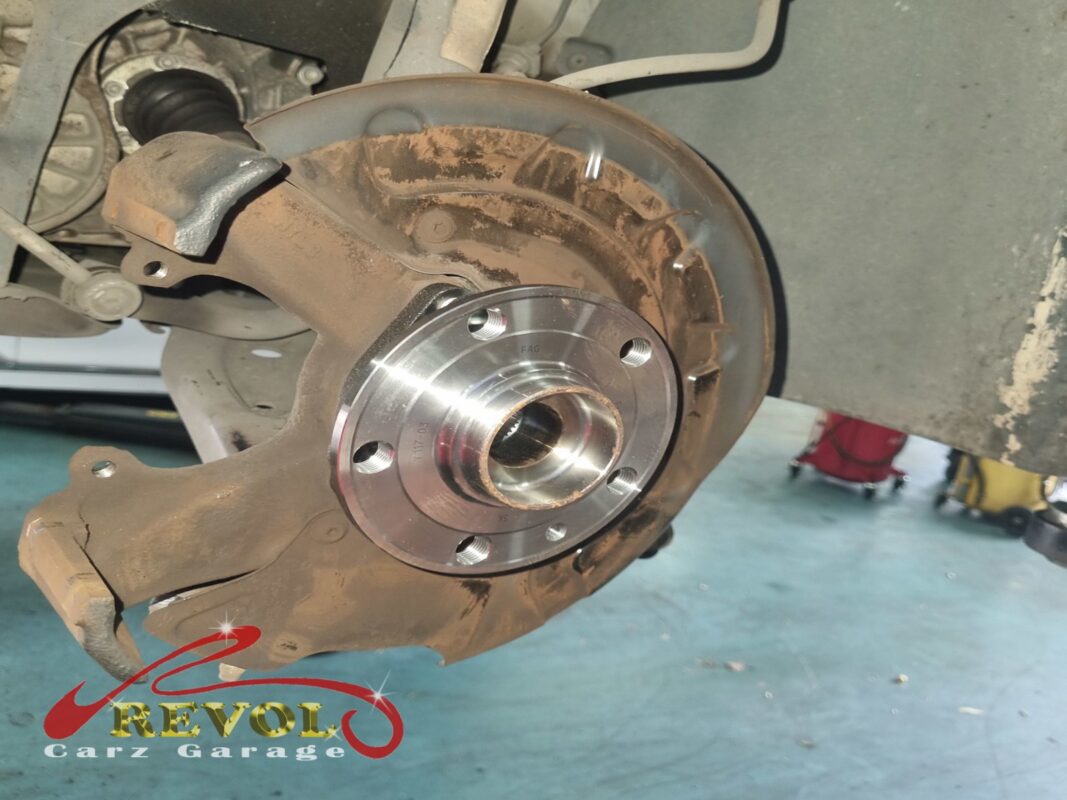 The rear hub with the new bearing assembly fitted, before the disc and calliper go back on.