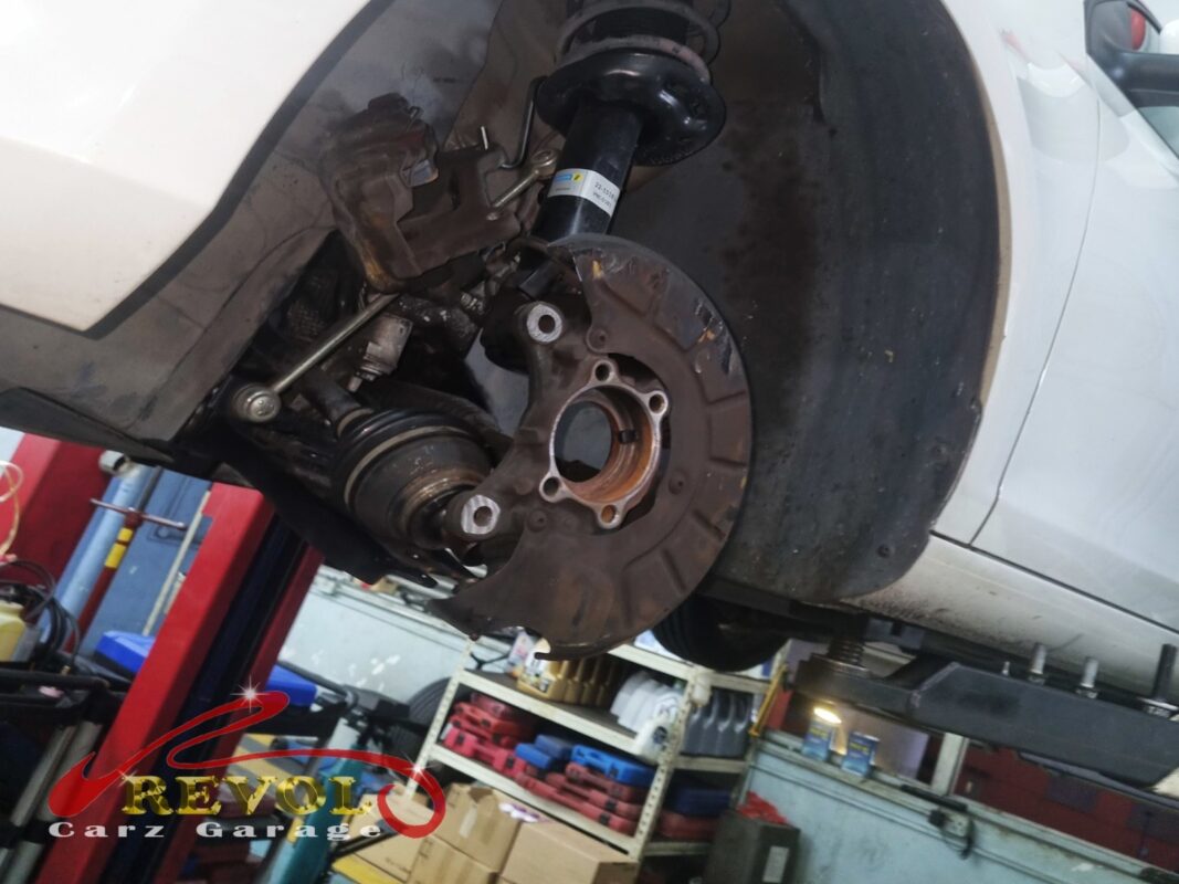 The front hub area opened up, disc off, ready to swap the bearing.