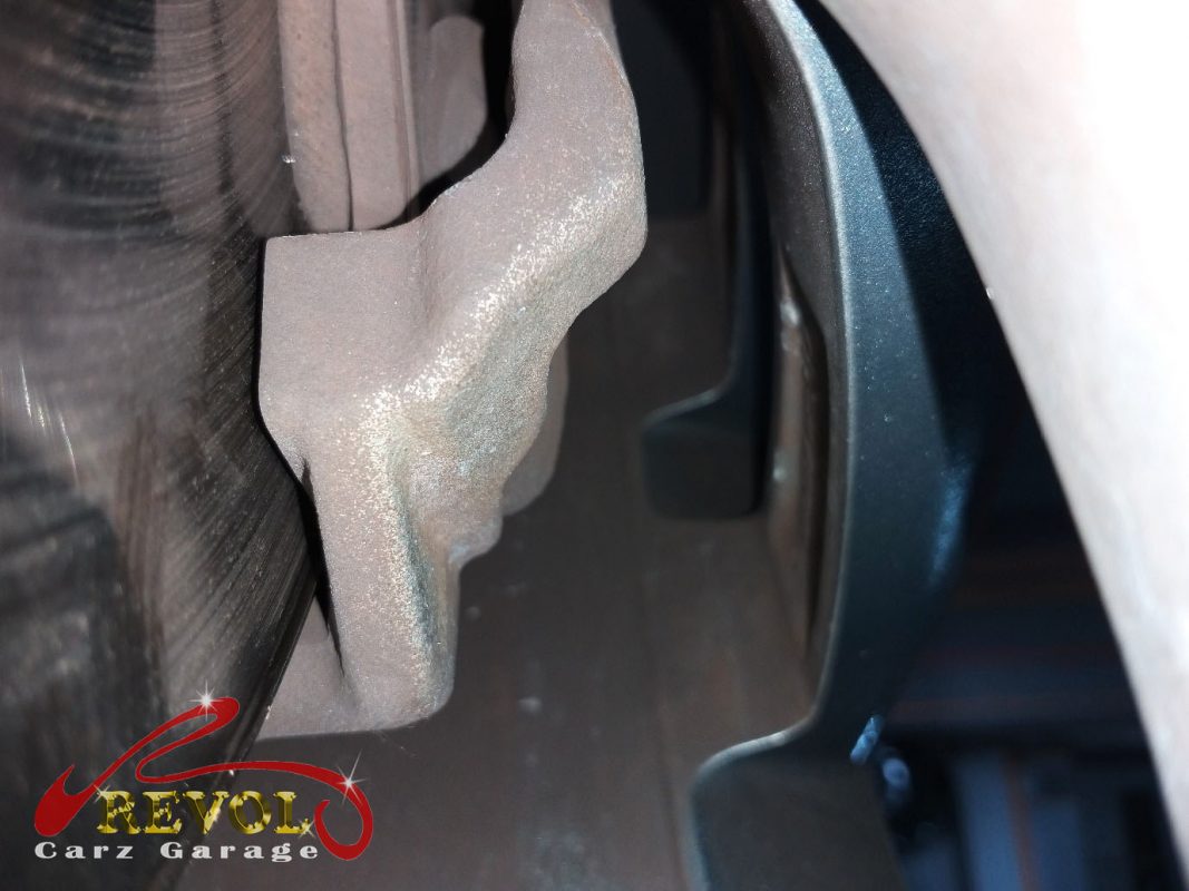 The new genuine VW-spec front discs and pads ready to fit.