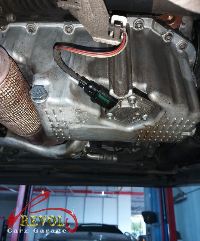 The oil leak traced to the oil filter housing cap on the Volkswagen Scirocco.