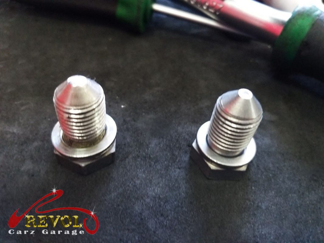 The hardened cap O-ring removed and the housing cleaned up.