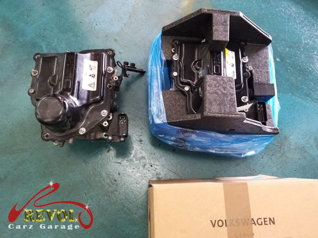 The new genuine VW-spec mechatronic unit ready to fit.
