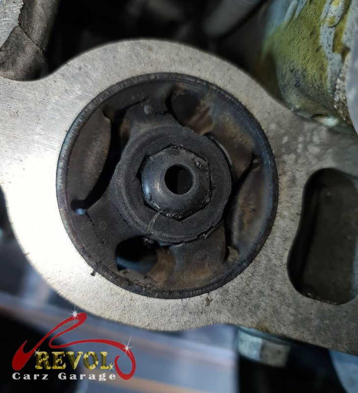 The old worn anti-roll bar drop links removed, ball joints loose.