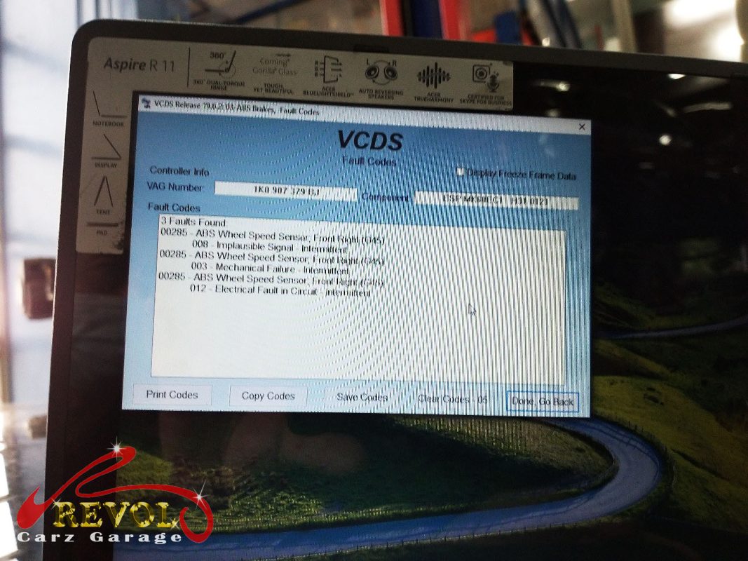 Diagnostic scan on the Volkswagen Golf pointing to the failed wheel speed sensor.