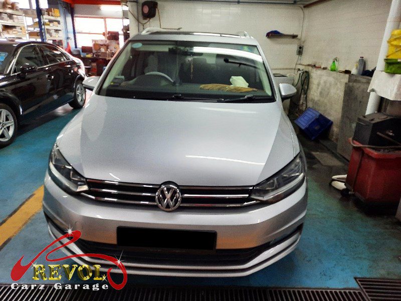 Volkswagen Touran parked at the workshop, in for engine and gearbox mount replacement.